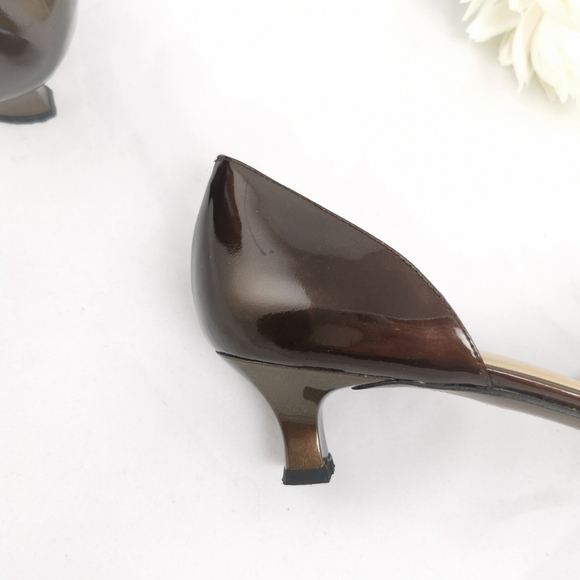 Stuart Weitzman Kitten Heel Shoe - Picture 2 of 14